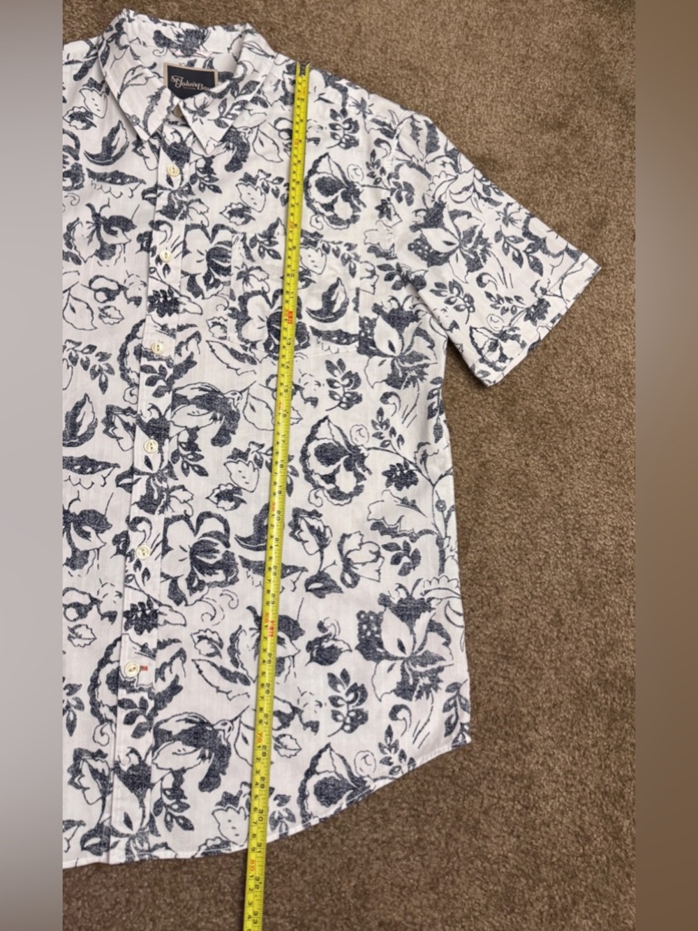 St. John's Bay SS Floral Button-Down Shirt - White/Navy Hawaiian style size L - Picture 5 of 5